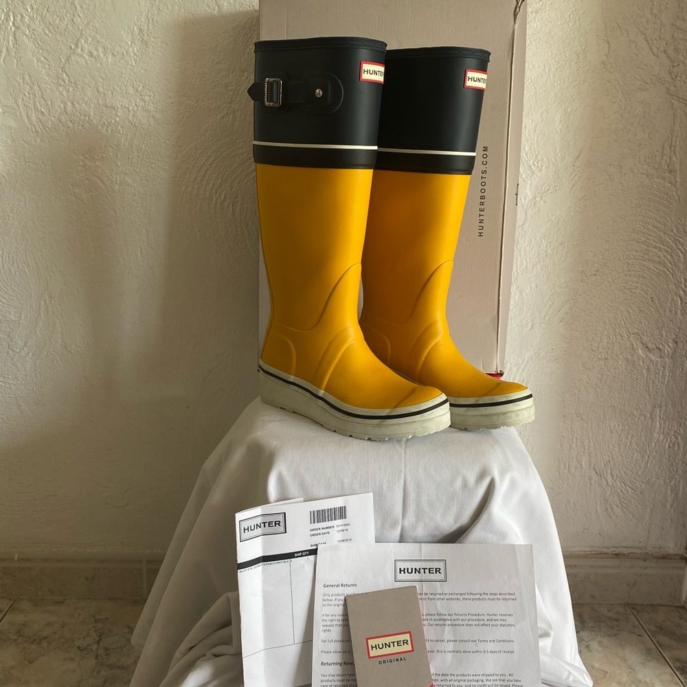 Authentic Hunter Yellow and Black Winter Rain Boots